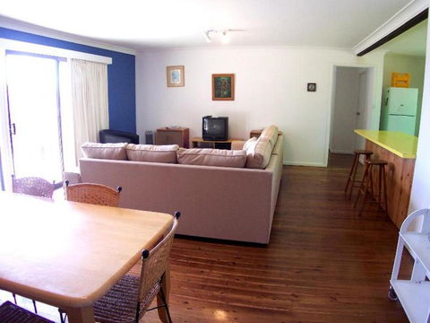 74 Ocean Parade - Accommodation NSW 2