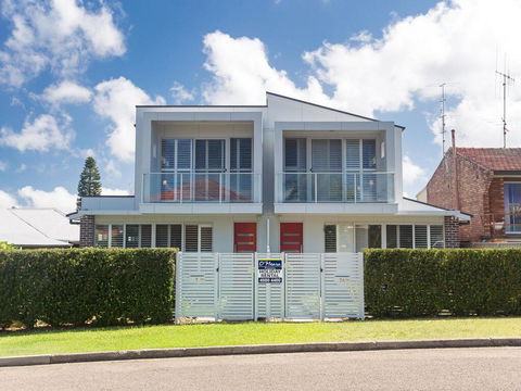 7a Judith Street - Stunning Duplex With Ducted Air Conditioning - Accommodation NSW 0