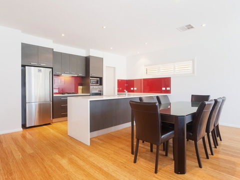 7a Judith Street - Stunning Duplex With Ducted Air Conditioning - Accommodation NSW 2