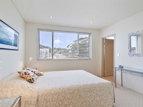 8 'Carrington' 15 Government Road - Spacious Unit With Air Conditioning And Lift - Accommodation NSW 1