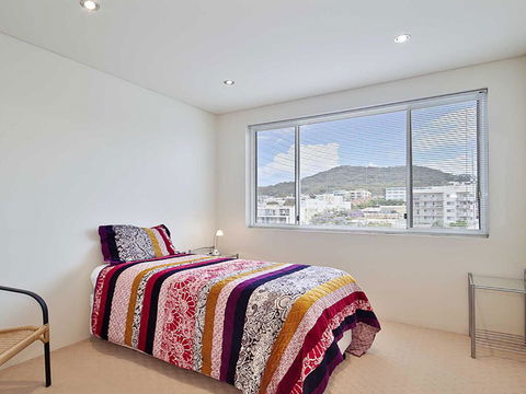8 'Carrington' 15 Government Road - Spacious Unit With Air Conditioning And Lift - Accommodation NSW 2