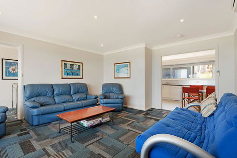 81 Dalmeny Drive - Beach House - Accommodation NSW 2