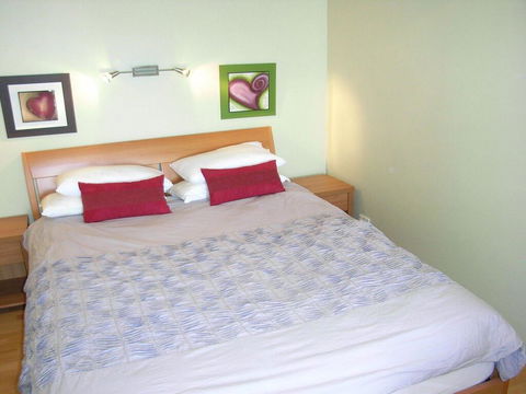 9 'Blue Vista', 13 Victoria Parade - Studio With Stunning Views - Accommodation NSW 3