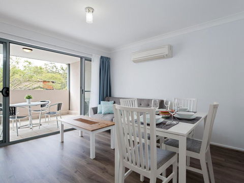 9 'Shoal Bay Beach Apartments' 2 Shoal Bay Road -air Conditioning And Complex Swimming Pool - Accommodation NSW 2