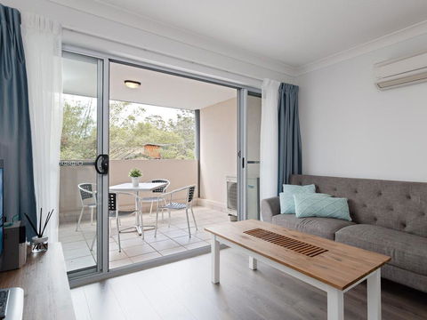 9 'Shoal Bay Beach Apartments' 2 Shoal Bay Road -air Conditioning And Complex Swimming Pool - Accommodation NSW 3