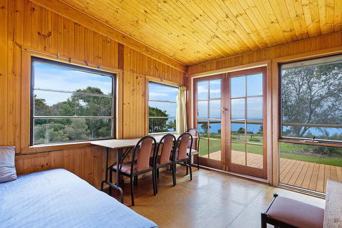 98 Ocean Parade - Rustic Log Cabin - Accommodation NSW 3