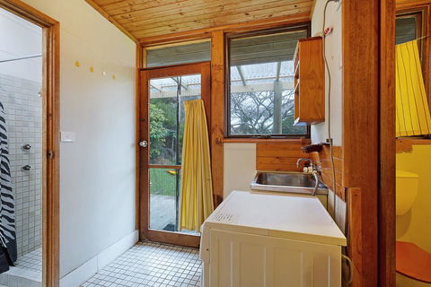 98 Ocean Parade - Rustic Log Cabin - Accommodation NSW 1