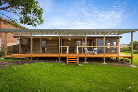 98 Ocean Parade - Rustic Log Cabin - Accommodation NSW 0