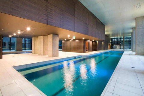 A Charming Studio With Stunning City Views - Accommodation NSW 3