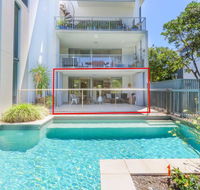 A Deluxe Swim Up - Drift Apartments South - Accommodation NSW