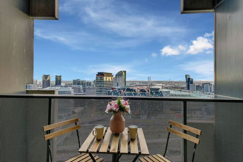 A Modern 2BR CBD Apt, City Views, FREE Parking - Accommodation NSW 1