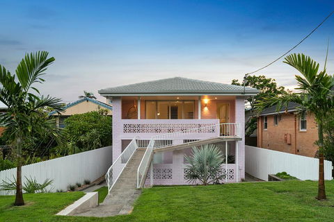 A PERFECT STAY - Sunset Beach - Riverside - Accommodation NSW 1