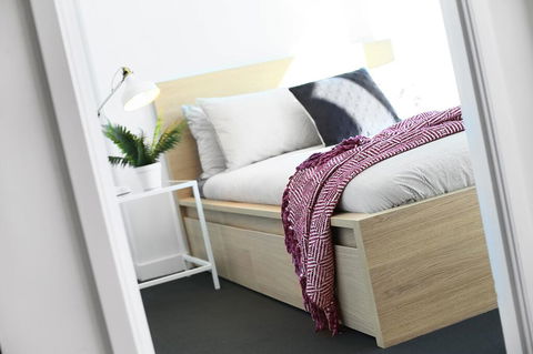 A Stylish CBD Apartment With A Stunning View - Accommodation NSW 2