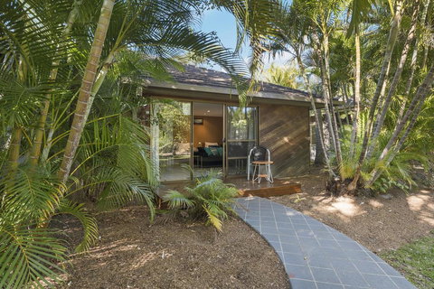 Aanuka Tropical Spa Bure - Accommodation NSW 2