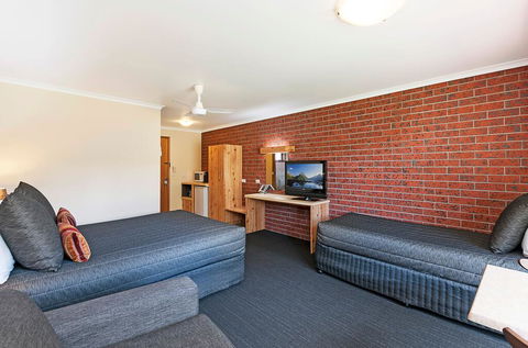 AAt 28 Goldsmith Motel - Accommodation NSW 2