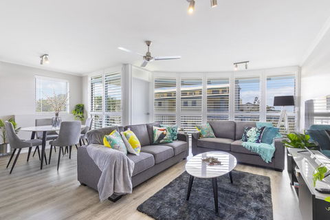 Absolute Beachfront Penthouse, Castaways Beach - Accommodation NSW 0