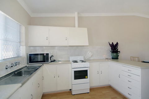 Acacia Holiday & Business Stay - Accommodation NSW 2