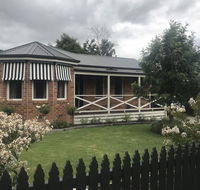 Acacia House - Central Healesville - Yarra Valley - Accommodation NSW