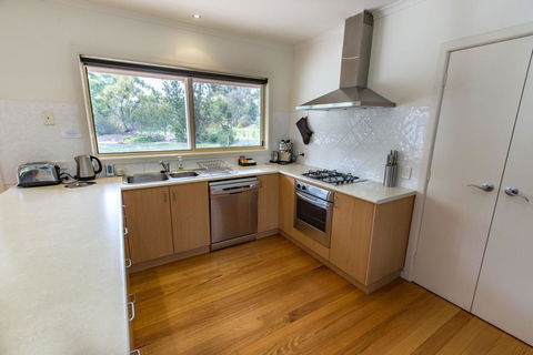 Acacia Lakehouse - The Lake At Your Doorstep - Accommodation NSW 2