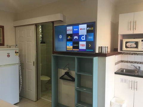 Across Country Motel And Serviced Apartments - Accommodation NSW 2