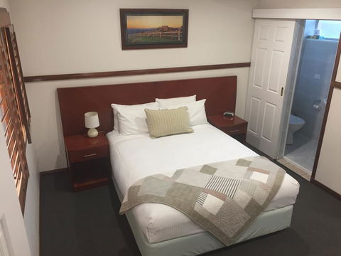 Across Country Motel And Serviced Apartments - Accommodation NSW 0