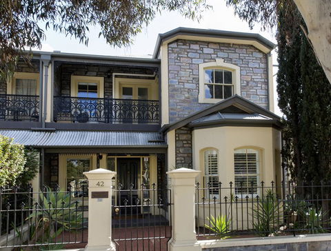 Adelaide Mackinnon - Accommodation NSW 1