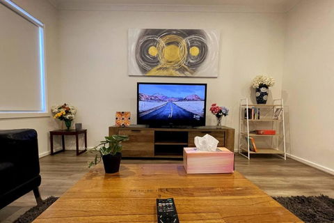 Empty Boat - Spacious 5 Bedroom Entire Modern Home In Wallan - Accommodation NSW 0