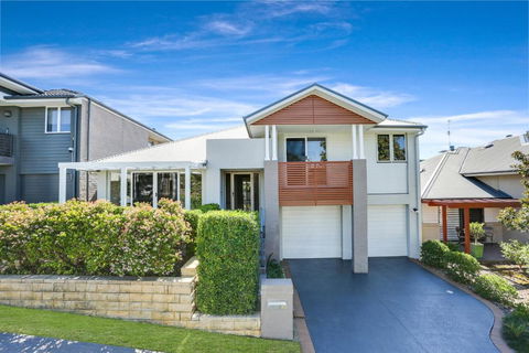 Entire Home In Park Central - Family-Friendly Getaway - Walk To Parks, Shops And Transport In Macarthur - Accommodation NSW 0