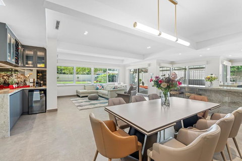 Exquisite Oasis Family Retreat - Accommodation NSW 4