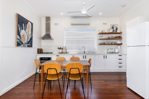 Fairbairn Beach House - Accommodation NSW 4