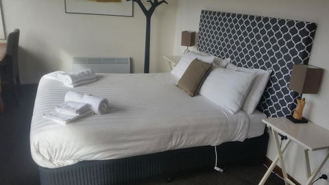 Fish Creek Hotel - Accommodation NSW 4