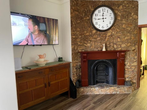 Florence Lodge - Accommodation NSW 3