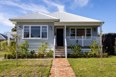 FOREST CORNER - 3 BEDROOM WEATHERBOARD, TRENTHAM - Accommodation NSW 0