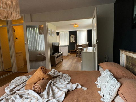 FORR64 - Cosy East Perth Retreat - Accommodation NSW 3
