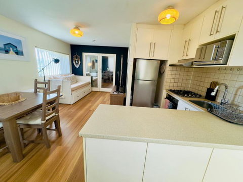 FORR64 - Cosy East Perth Retreat - Accommodation NSW 4