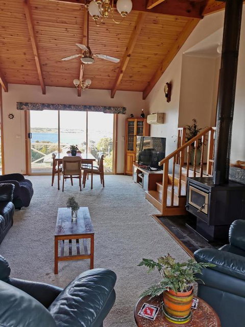 Flinders Island Masters Quarters - Lady Barron - Accommodation NSW 3