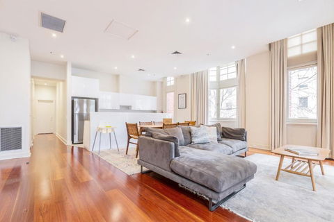 Fabulous Collins Street Luxury 2 BR Apartment - Accommodation NSW 4