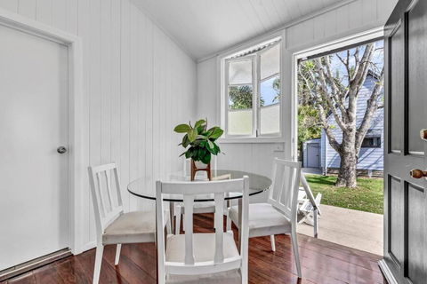 Gabba Central 2 Separate Homes 1 Block 6 Bdrms - Accommodation NSW 4