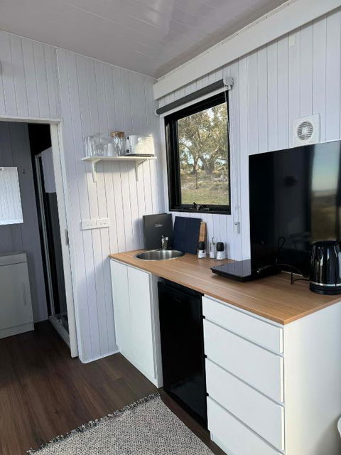 Gem On The Hill By Tiny Away - Accommodation NSW 4