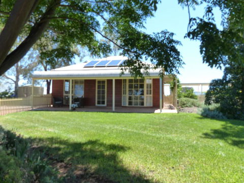 Glenbar Cottage Yelta - Accommodation NSW 3