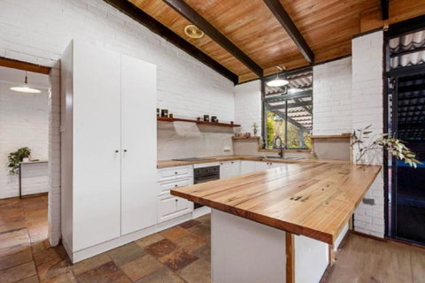 Hillside Retreat- Your Tranquil Home Away - Accommodation NSW 1