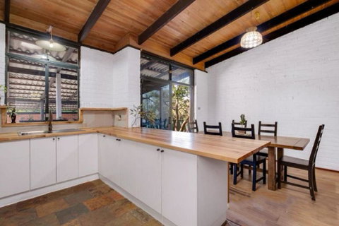 Hillside Retreat- Your Tranquil Home Away - Accommodation NSW 3