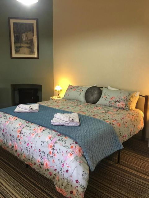 HISTORIC STAR LODGE And STATION MASTERS HOUSE NARRANDERA - Accommodation NSW 3