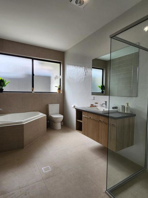 Holiday At The Beach, Spa Bath, King Bed With TV - Accommodation NSW 1