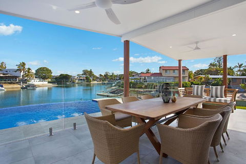 INCREDIBLE VALUE - Perfect For Large Families - Accommodation NSW 1