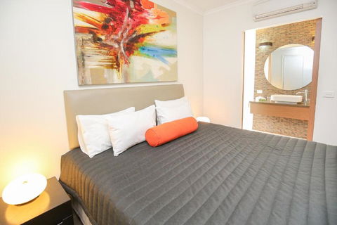 Indulge Apartments - Ontario - Accommodation NSW 0