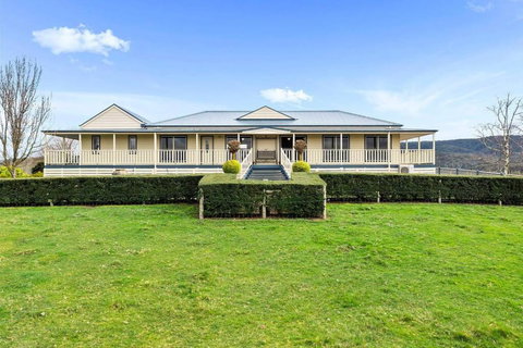 IRONBARK FARM Farmhouse On 52 Acres In The Scenic Yarra Valley - Accommodation NSW 0