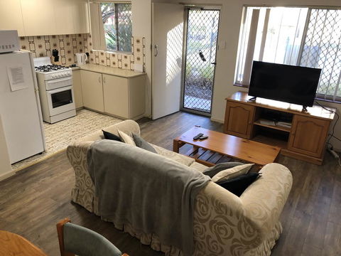 Affordable Comfortable Inglewood Apartment+Pool - Accommodation NSW 3