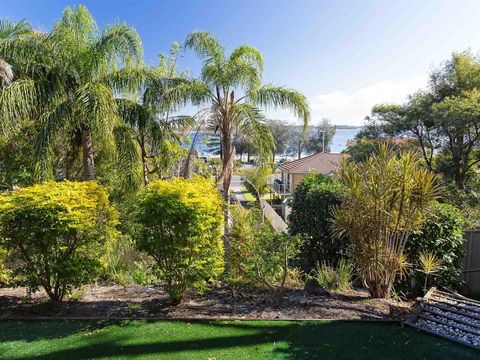 Aislinn' 3/273 Corrie Parade - Air Con, Water Views, BBQ - Accommodation NSW 3