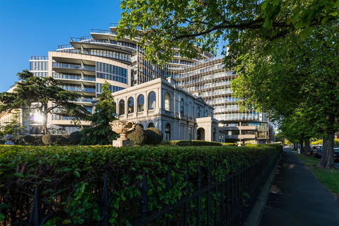 Albert Park City View Stylish 1 Bedroom Apartment - Accommodation NSW 0